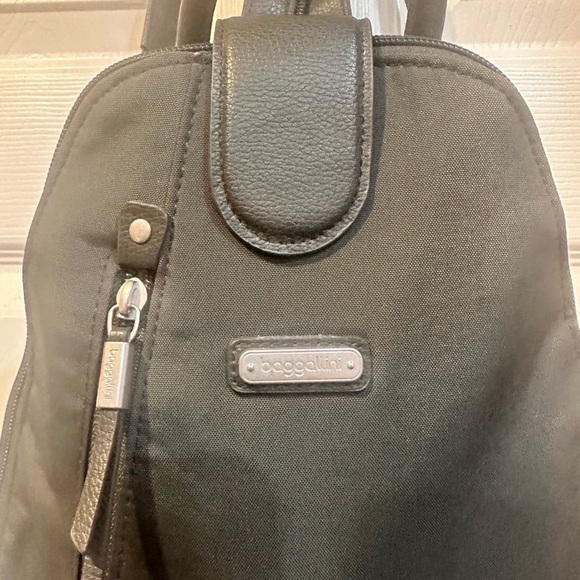 Baggallini Storm Gray Backpack Sling bag - Picture 2 of 13